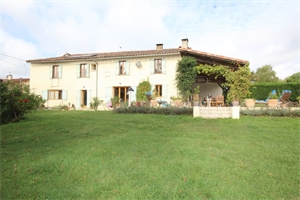 propriete à la vente -   09000  FOIX, surface 300 m2 vente propriete - UBI476737721